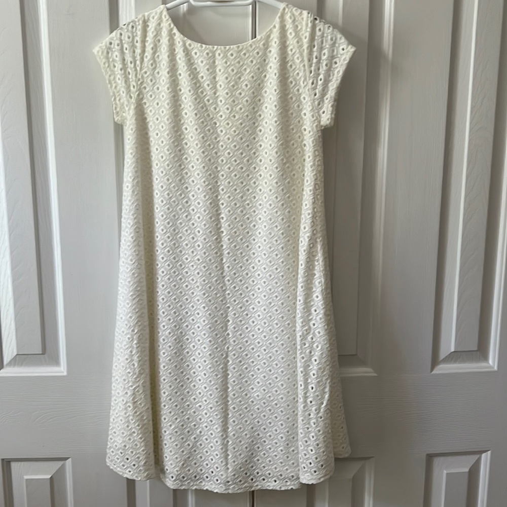 EUC Ingrid & Isabel White Eyelet Lace Swing Dress size small